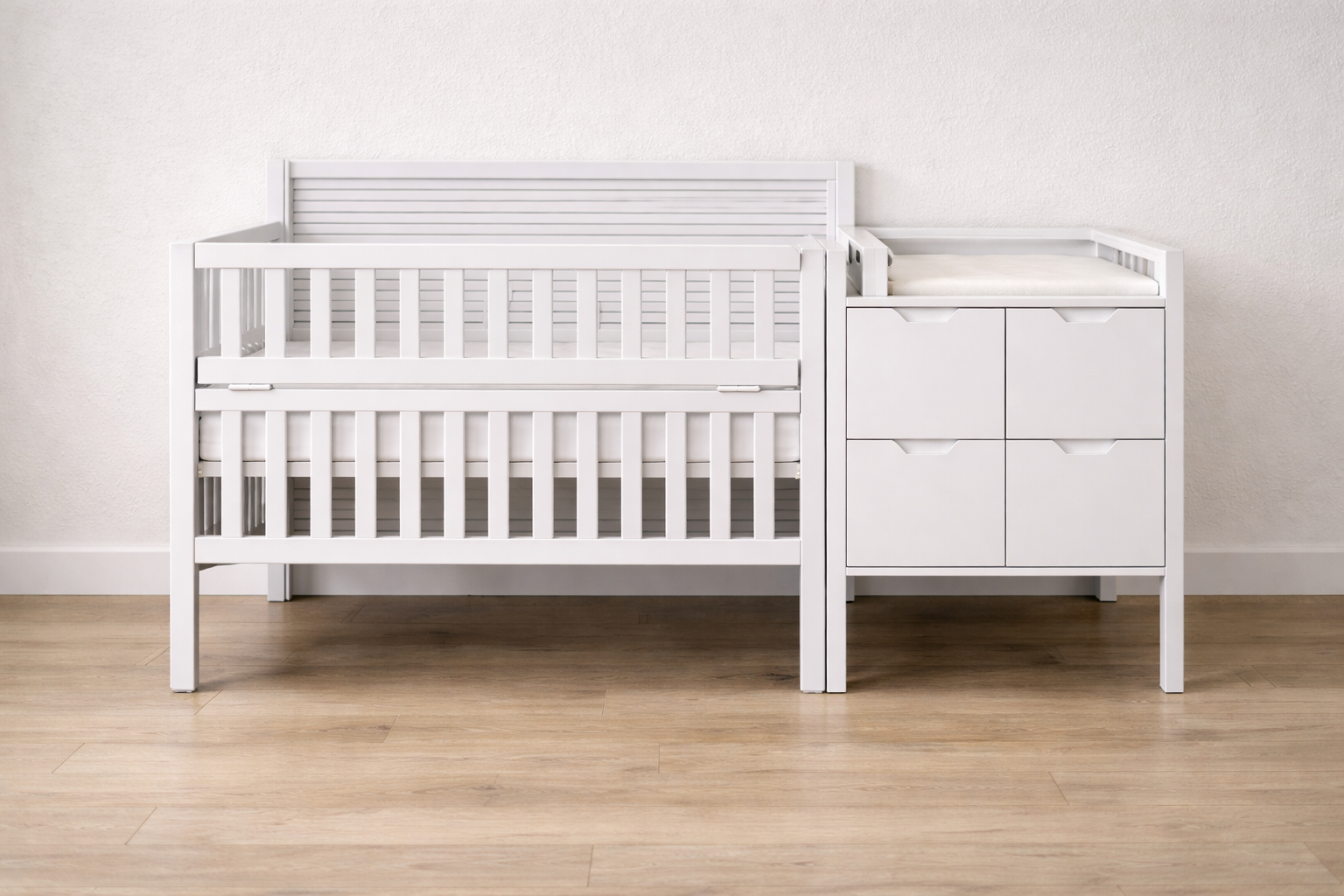 Malacca Crib & Changer - Folding Bar with Attached Station